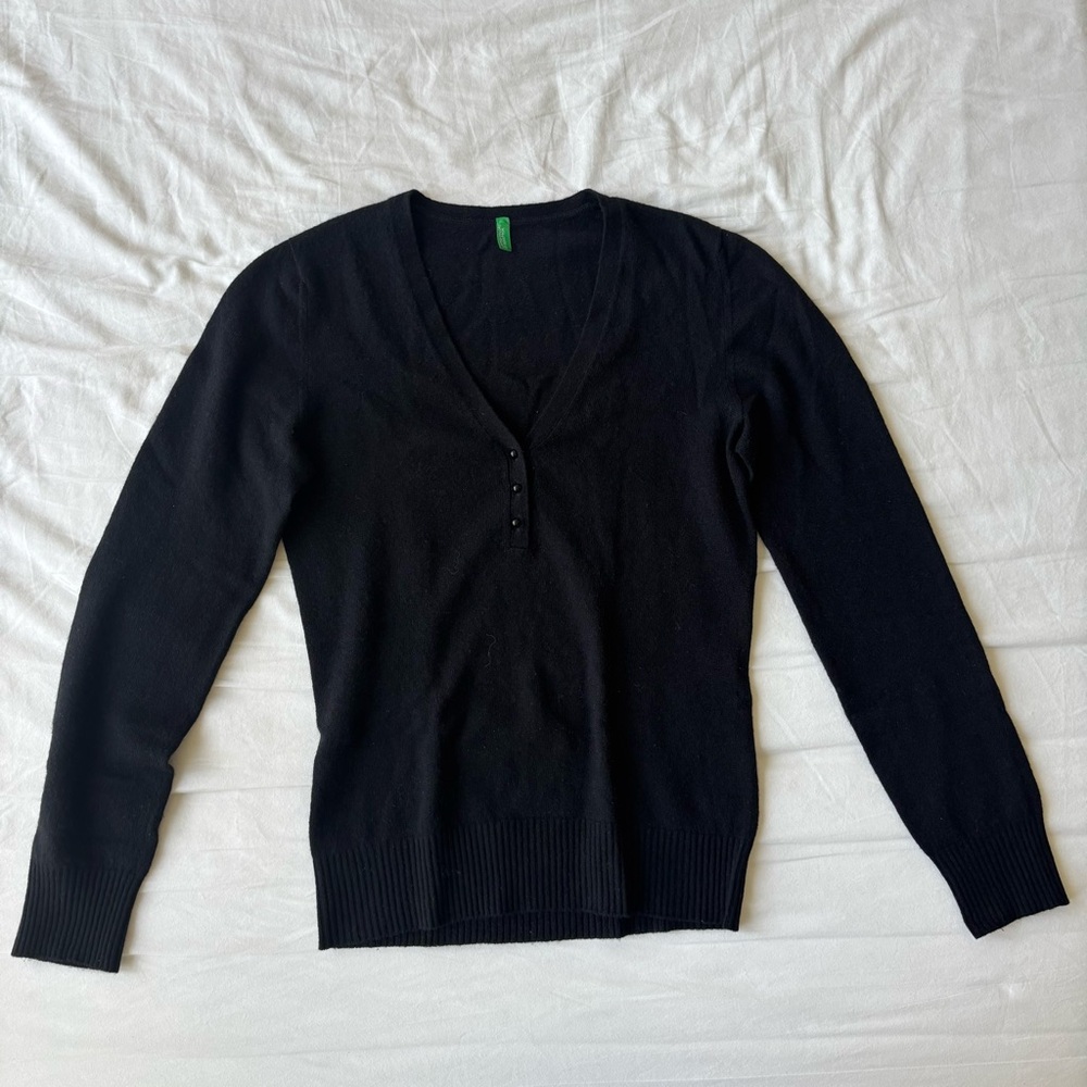 United Colors of Benetton Black V-Neck Women's Wool-blend Sweater XS - Picture 8 of 9